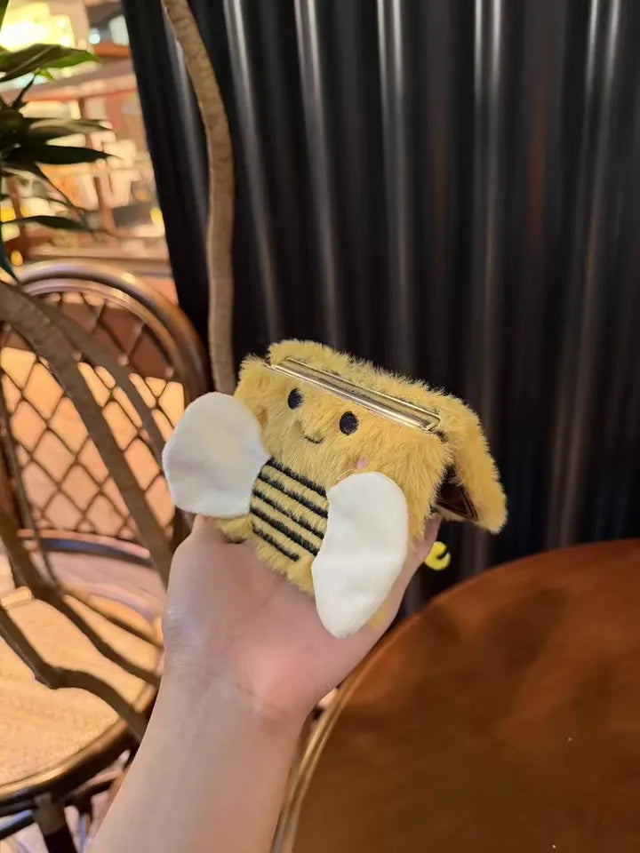 Adorable Fuzzy Bumblebee Phone Case for Samsung Flip7/6/5/4/3 我的商店