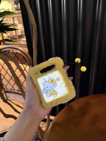 Adorable Fuzzy Bumblebee Phone Case for Samsung Flip7/6/5/4/3 我的商店