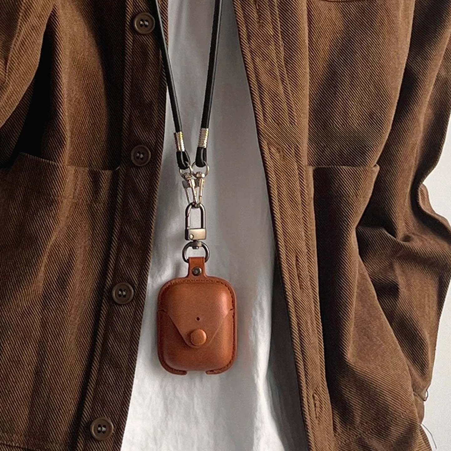 Vintage Leather AirPods Case with Detachable Lanyard